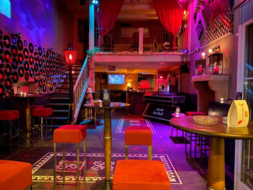 Die Madeleine Bar & Club